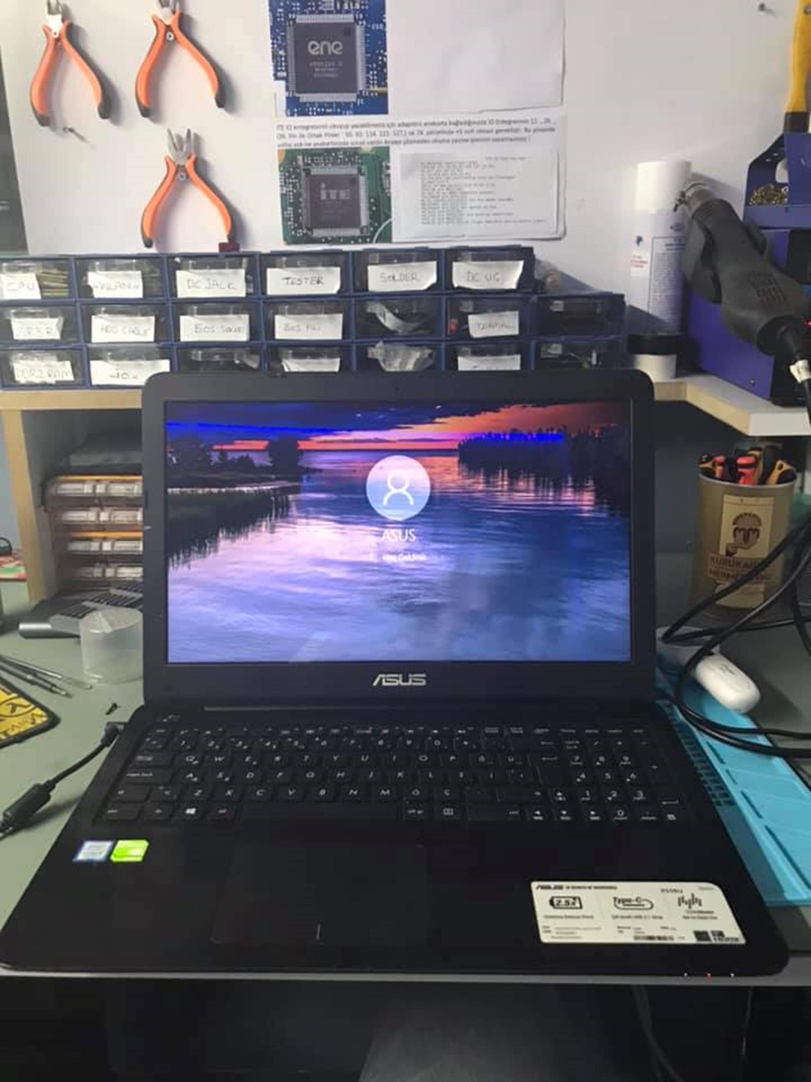 Asus X556U